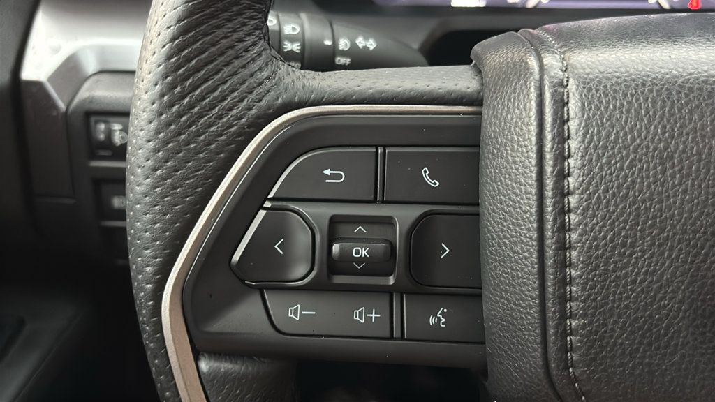 Used 2025 Toyota Tacoma TRD Sport w/ TRD Sport Premium Package AWD/4WD image 16