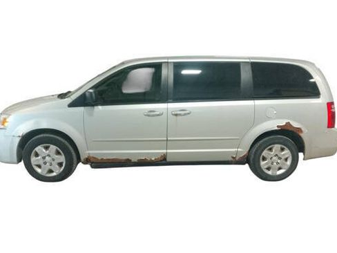 Used 2010 Dodge Grand Caravan SE FWD image 2