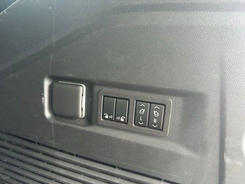 Used 2024 Chevrolet Tahoe Premier image 12