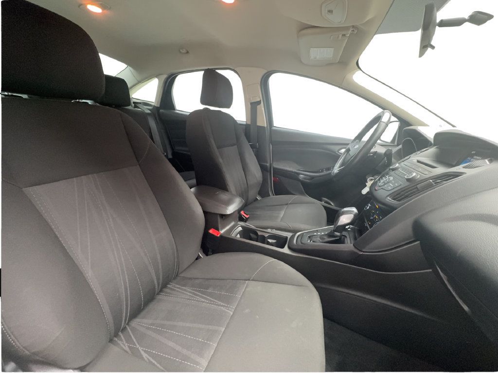 Used 2016 Ford Focus SE w/ SE Sport Package FWD image 29