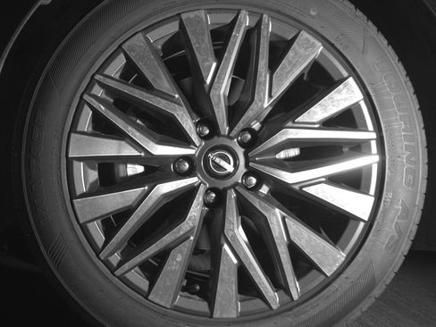 Used 2025 Nissan Altima 2.5 SV FWD image 12