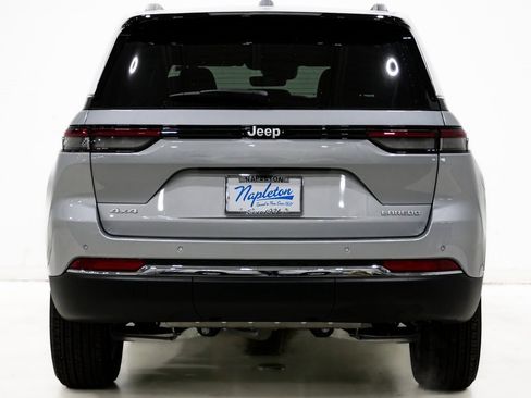 New 2025 Jeep Grand Cherokee 4WD image 8