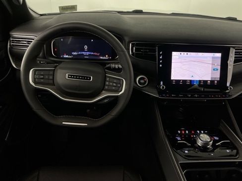 Used 2023 Jeep Wagoneer L Series III w/ Preferred Equipment Group image 12