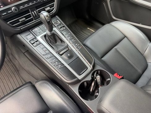 Certified 2021 Porsche Macan AWD/4WD image 23