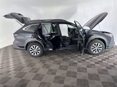 Used 2023 Subaru Outback Premium AWD/4WD image 13