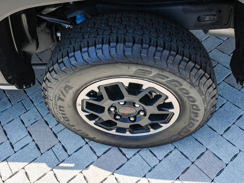 Used 2025 Toyota Tacoma TRD Off-Road AWD/4WD image 12