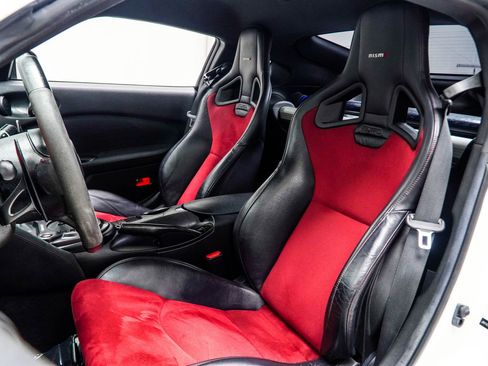 Used 2017 Nissan 370Z NISMO RWD image 30