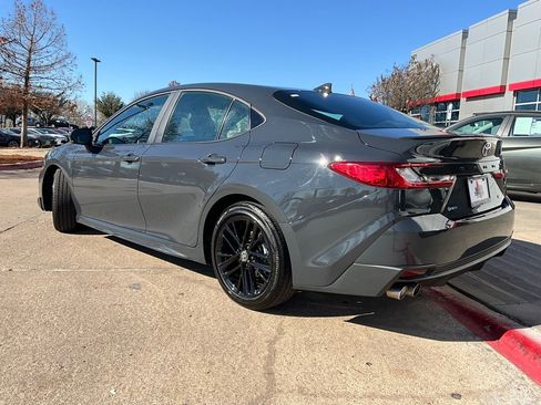 Used 2025 Toyota Camry SE image 8