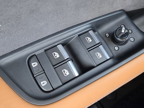 Used 2024 Audi RS Q8 4.0T image 29