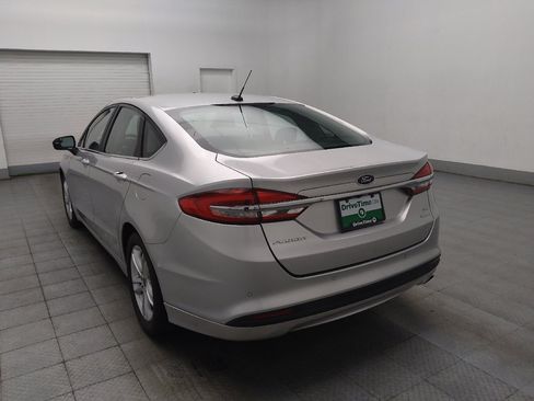Used 2018 Ford Fusion SE w/ Fusion SE Technology Package FWD image 5