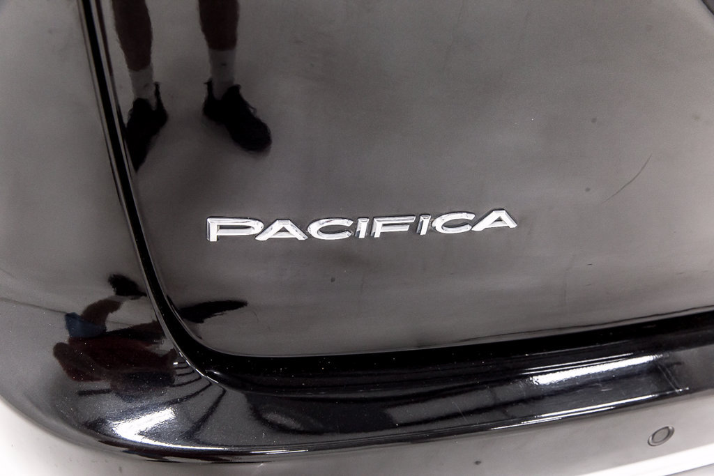 Used 2022 Chrysler Pacifica Limited FWD image 4