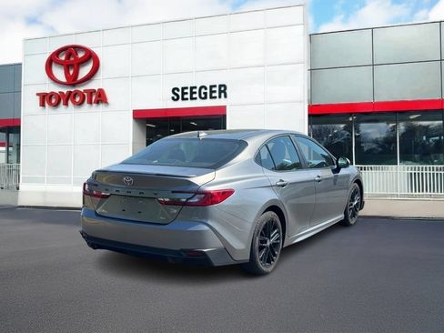 Used 2025 Toyota Camry SE FWD image 3