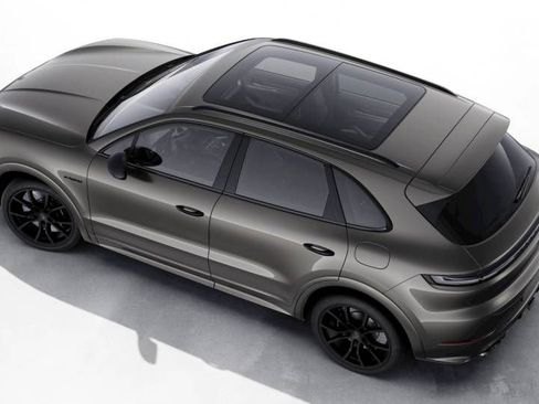 Certified 2025 Porsche Cayenne Turbo image 4