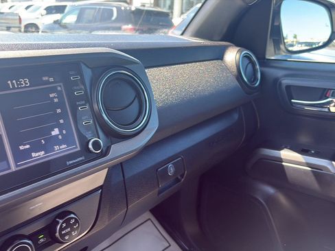 Used 2020 Toyota Tacoma TRD Sport w/ Technology Package AWD/4WD image 26