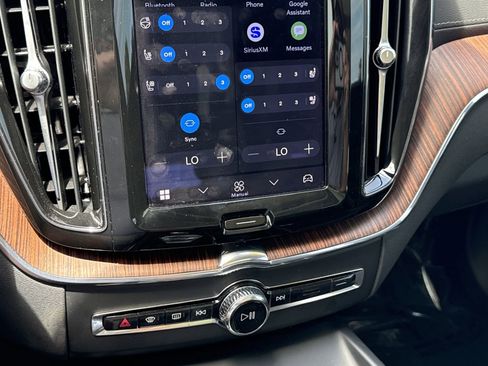 Certified 2023 Volvo XC60 B5 Ultimate w/ Climate Package FWD image 21