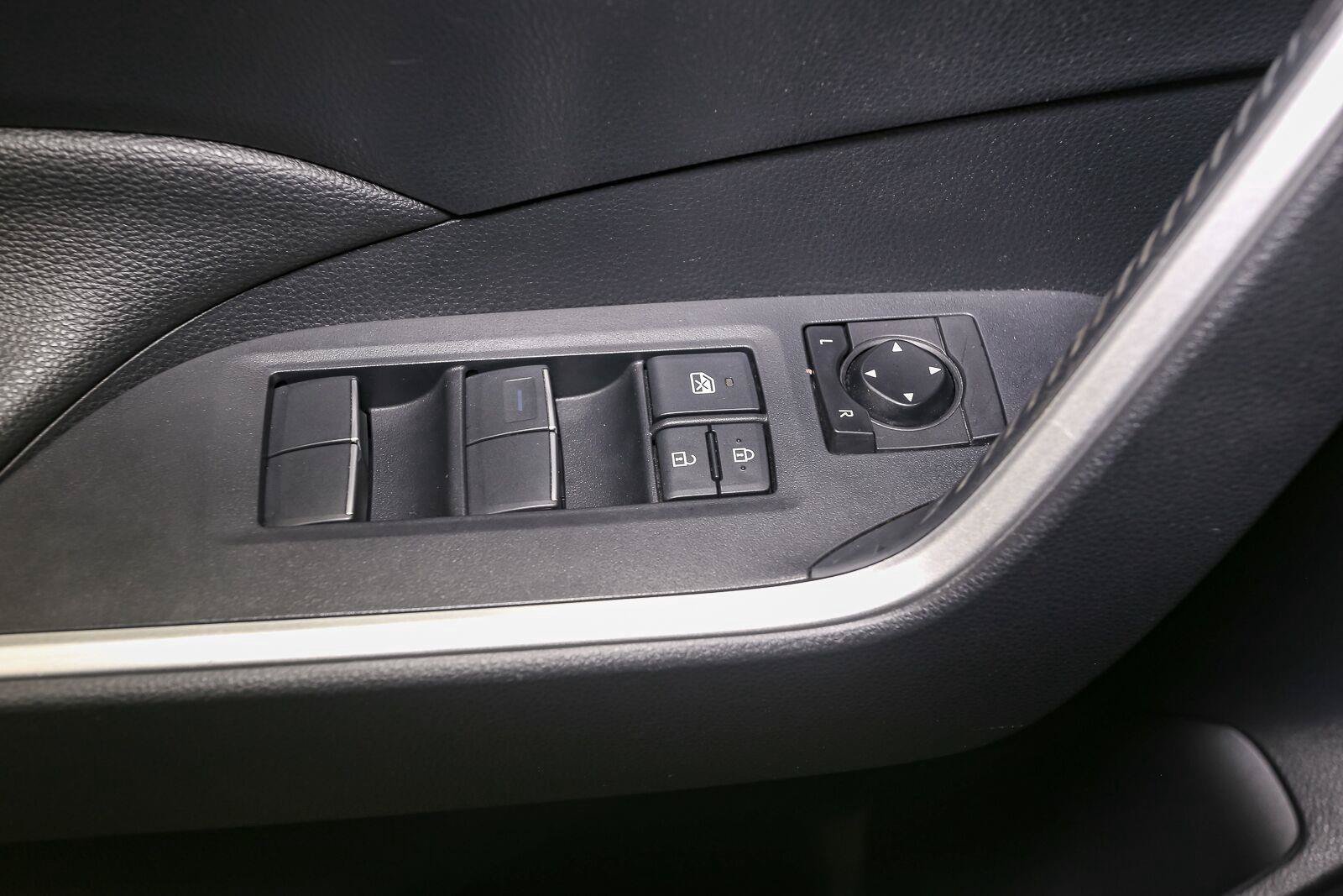 Used 2019 Toyota RAV4 XLE Premium w/ Cold Weather Package AWD/4WD image 43