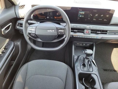 Used 2025 Kia K4 LXS image 12
