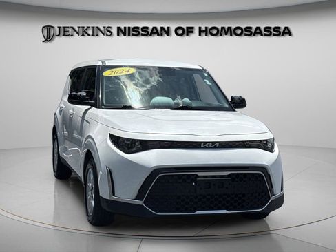 Used 2024 Kia Soul LX w/ Option Group 015 FWD image 14