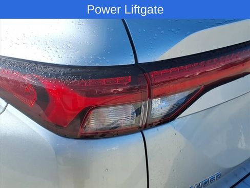 Used 2024 Mitsubishi Outlander SE image 12