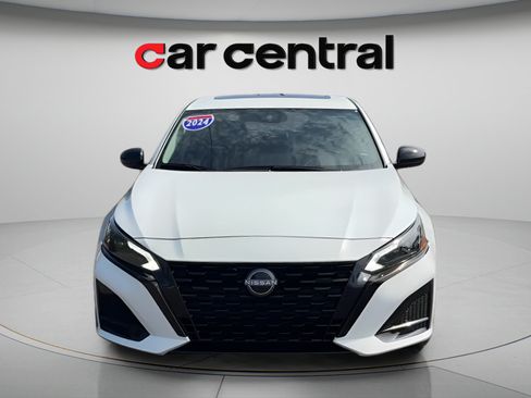 Used 2024 Nissan Altima 2.5 SR w/ SR Premium Package AWD/4WD image 8