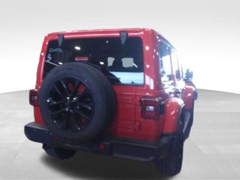 Used 2025 Jeep Wrangler Unlimited Sahara AWD/4WD image 2