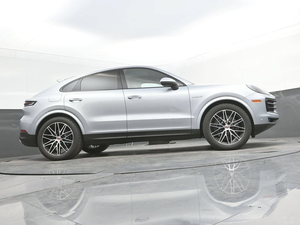Certified 2026 Porsche Cayenne E-Hybrid Coupe AWD/4WD image 35