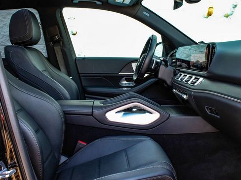 Used 2025 Mercedes-Benz GLE 450e 4MATIC w/ AMG Line Interior image 43