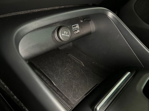 Certified 2022 Volvo XC40 T5 Momentum image 33