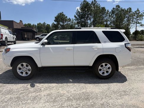 Used 2024 Toyota 4Runner SR5 Premium w/ Moonroof Package AWD/4WD image 4