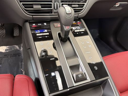 New 2026 Porsche Macan image 20