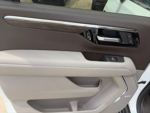 New 2026 Chevrolet Suburban LT w/ Comfort Package AWD/4WD image 12