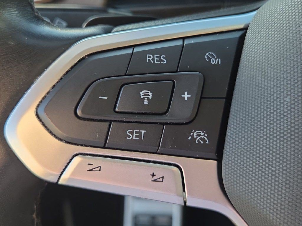 Used 2024 Volkswagen Atlas SEL Premium R-Line AWD/4WD image 18