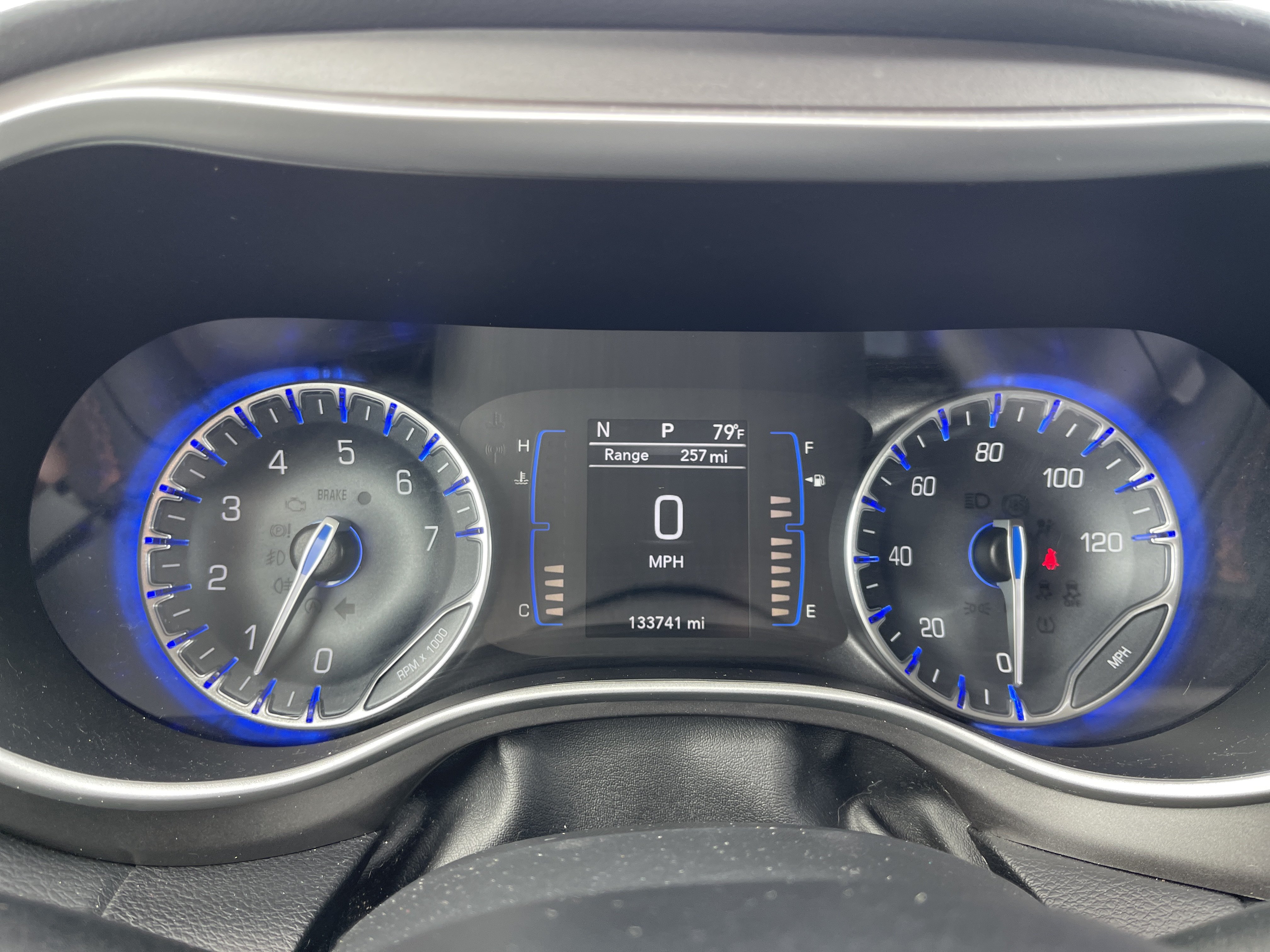 Used 2020 Chrysler Pacifica Touring-L w/ Tire & Wheel Group FWD image 27