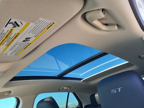 Used 2023 Buick Envision Essence w/ Sport Touring Package image 24