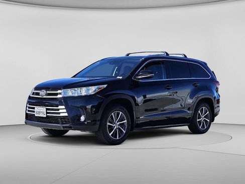 Used 2017 Toyota Highlander XLE FWD image 6