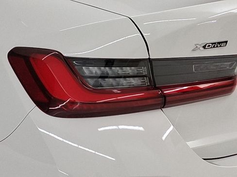 New 2026 BMW 330i xDrive Sedan w/ Convenience Package AWD/4WD image 11