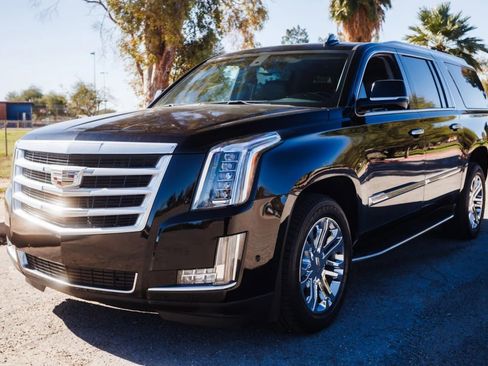 Used 2017 Cadillac Escalade ESV 2WD image 3