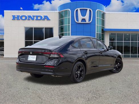 New 2025 Honda Accord SE image 3