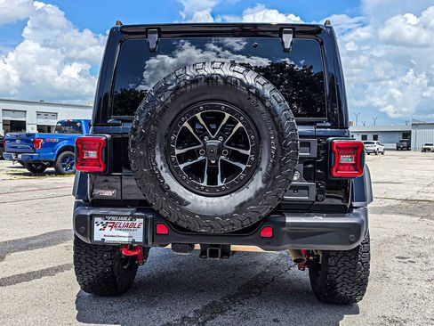Used 2024 Jeep Wrangler Unlimited Rubicon AWD/4WD image 5