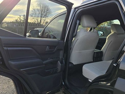 Certified 2025 Toyota 4Runner SR5 image 19