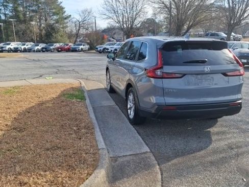 Used 2023 Honda CR-V EX-L image 6