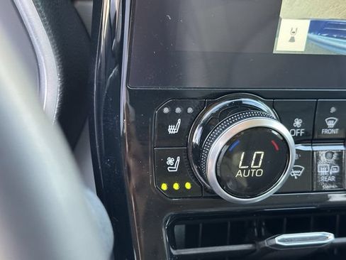 Used 2023 Toyota Highlander Limited FWD image 20