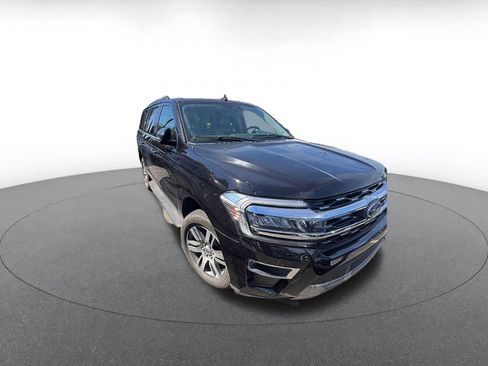 Used 2024 Ford Expedition Limited AWD/4WD image 3