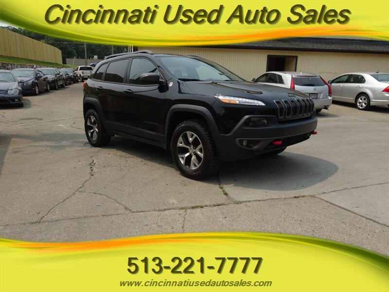 Used 2017 Jeep Cherokee Trailhawk w/ Cold Weather Group AWD/4WD image 1