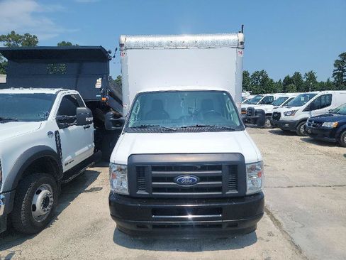 Used 2022 Ford E-350 and Econoline 350 Super Duty w/ Power Windows & Locks Group RWD image 3