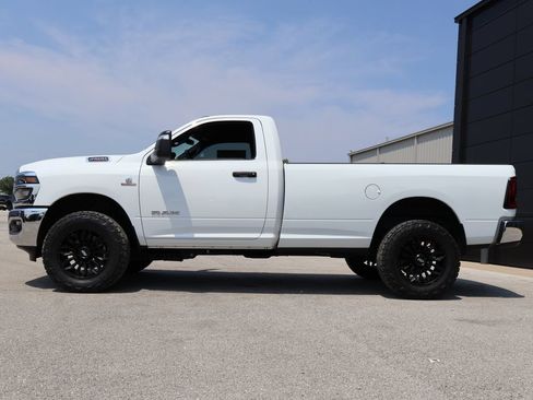 Used 2025 RAM 2500 Big Horn AWD/4WD image 2