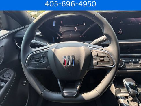 Used 2025 Buick Envista Sport Touring w/ Convenience II Package FWD image 18