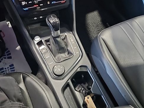 Used 2022 Volkswagen Tiguan SE image 32