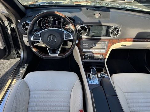 Used 2017 Mercedes-Benz SL 550 image 16