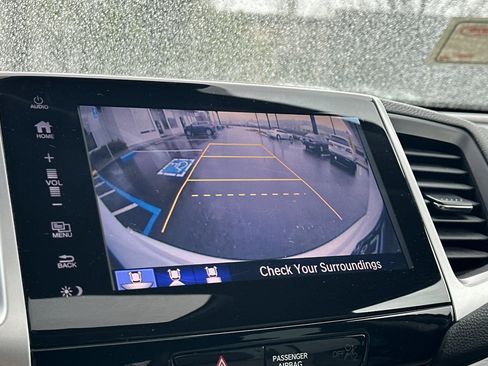 Used 2017 Honda Pilot Touring image 26